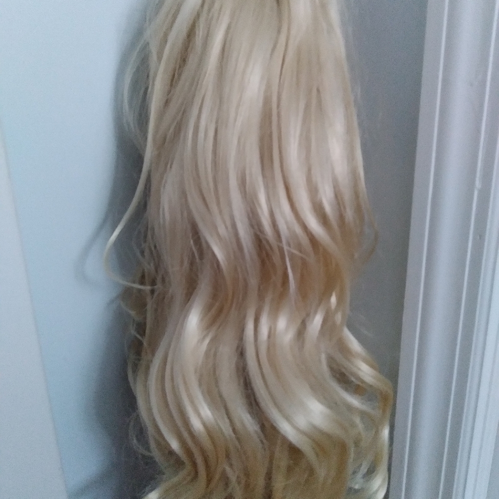 Barbiecore Platinum blonde wig with long waves bangs